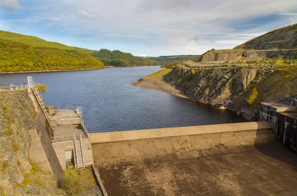 Dam of the Llyn Brianne Reservoir — Stock Photo, Image