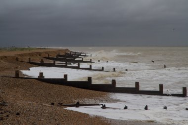 Fırtınalı İngilizce Beach groynes ile