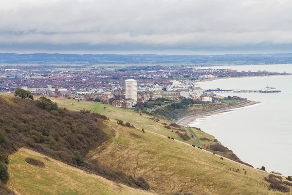 Eastbourne w odległości na nudne dni. — Zdjęcie stockowe