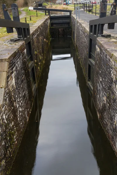 Kanalschleuse, unterhalb Kanal. — Stockfoto