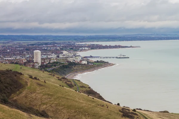 Eastbourne na distância no dia maçante . — Fotografia de Stock