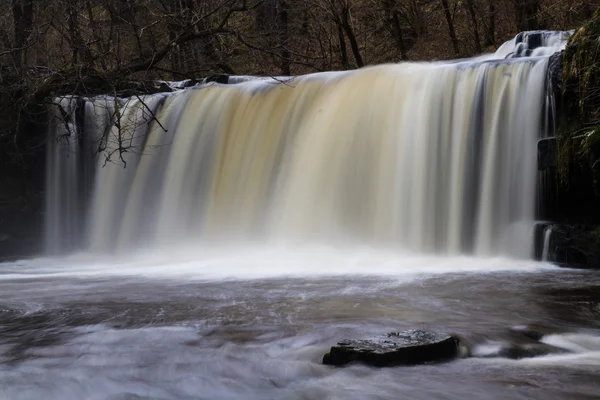 Sgwd Ddwli Uchaf waterval. Op de rivier Nedd Fechan-Zuid-Wales — Stockfoto