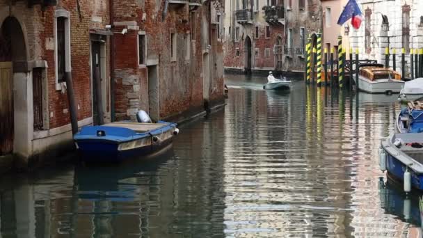 Maré alta em canais venezianos — Vídeo de Stock