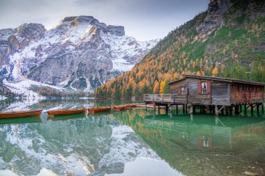 Trentino 'daki Braies Gölü Alto Adige