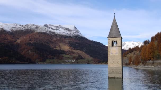 Ponořená zvonice v Resia Lake, Itálie — Stock video