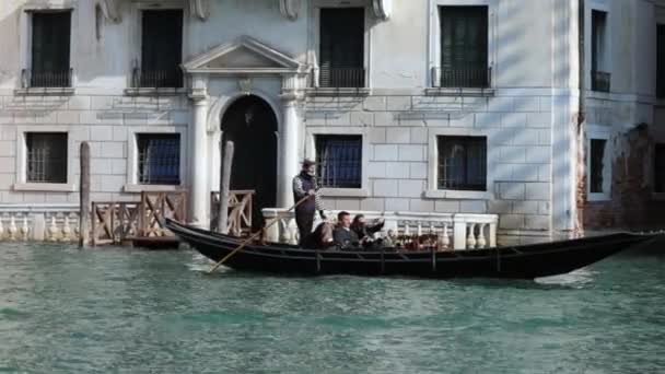 Servicio de góndola en Venecia — Vídeo de stock