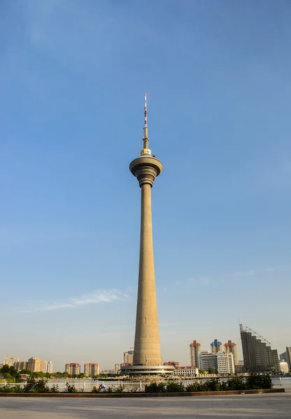 Paisaje urbano de la torre de televisión de Tianjin (torre de Tianta ). — Foto de Stock