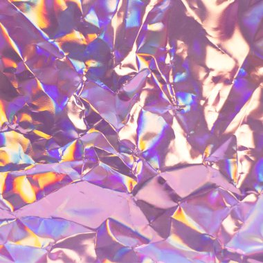 Yaratıcı projeler ve arka planlar için ideal buruşuk, soyut desenli parlak, yansıtıcı folyo yüzeyi.