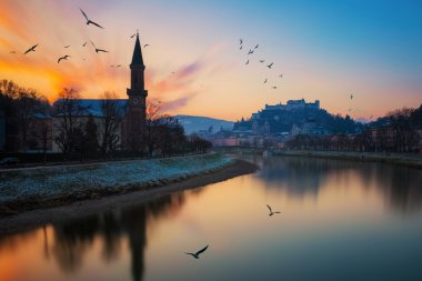 Salzburg manzarası Festung Hohensalzburg, Avusturya ile güzel görünümü