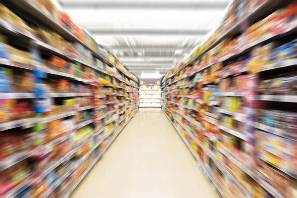 Foto borrosa abstracta de la tienda en los grandes almacenes, pasillo vacío del supermercado —  Fotos de Stock