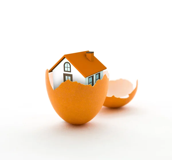 House in eggshell, home insurance, house insurance — Stock Photo, Image