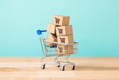 Alışveriş arabası sembollü online alışveriş konsepti