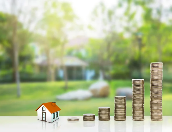 Small house and gold stack coins. — Stock Photo, Image