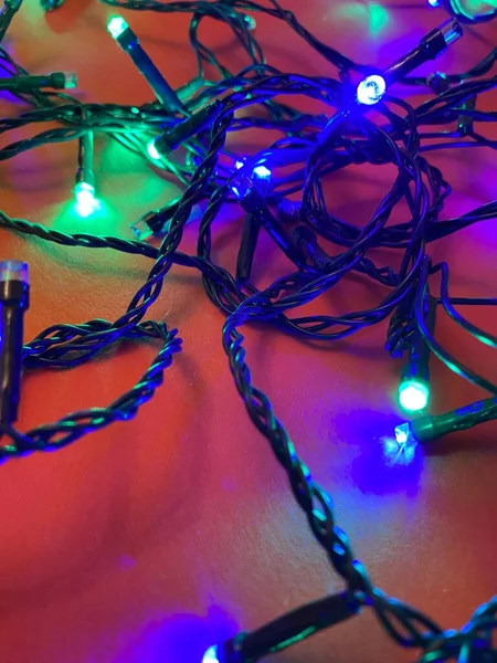 Fesitve sfondo di Natale con ghirlanda luci — Foto Stock