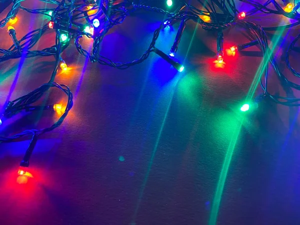 Fesitve sfondo di Natale con ghirlanda luci — Foto Stock