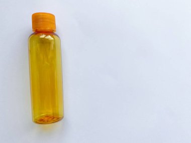 Renkli plastik seyahat şişeleri