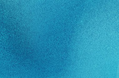 Tasarım, baskı ve dijital kullanım için yumuşak taneli doku tasarımı ile soyut düz mavi gradyan arka plan şekilleri.