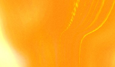 Canlı, soyut, sarımsı bir turuncu girdap dinamik ve ruhani bir zemin oluşturuyor. Yaratıcı, modern tasarım, arka plan ve pazarlama görselleri için mükemmel..