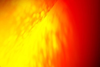 Yumuşak tahıl dokusu, pürüzsüz dalga şekilleri ve pürüzsüz kırmızı bir tona sahip modern soyut arka plan. Pankartlar, posterler, duvar kağıtları ve yaratıcı tasarımlar için ideal..