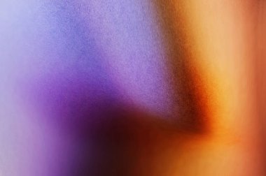 Soyut mor pürüzsüz şekiller, modern dijital sanat, teknoloji, bilim veya yaratıcı markalaşma projelerine uygun akış şekilleriyle yumuşak taneli dokuları şekillendirir..