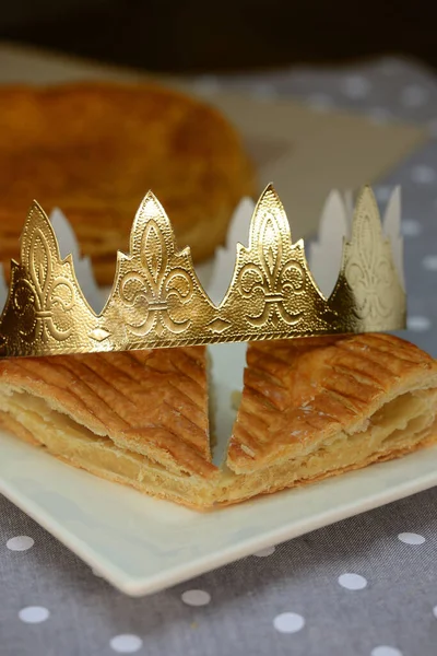 Königskuchen Galette Des Rois Und Seine Krone Großaufnahme — Stockfoto