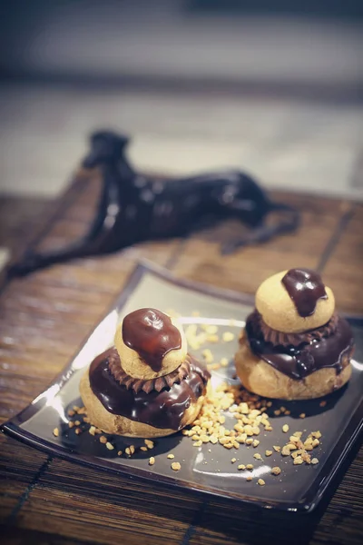 Religiösa Franska Chokladbakverk Ett Bord — Stockfoto