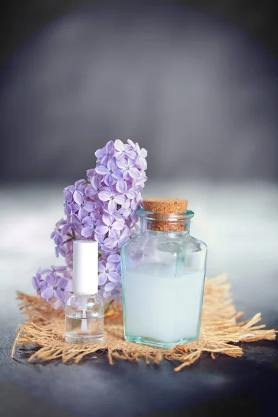 Spa Keindahan Krim Dan Bunga Lilac — Stok Foto