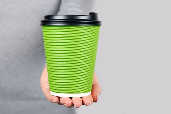 Mano Con Tazza Smaltimento Verde — Foto Stock