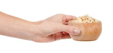 Tahta kavanozdaki kabak tohumları beyaza izole edilmiş..