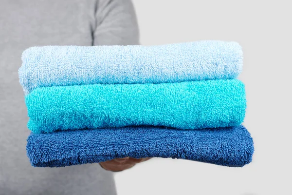 Hand Met Blauwe Katoenen Handdoek — Stockfoto
