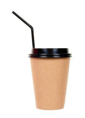 Siyah pipetli karton bardak beyaz üzerine izole edilmiş..