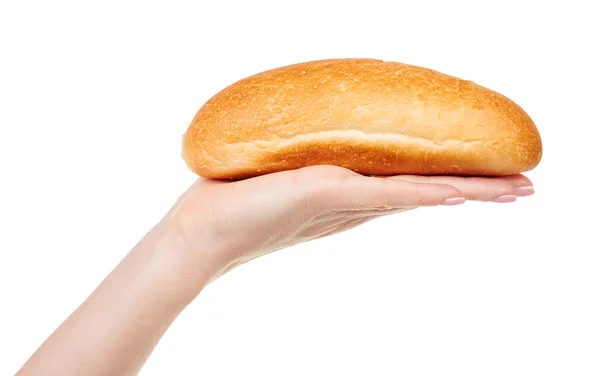手拿着用白色隔开的新鲜面包 — 图库照片