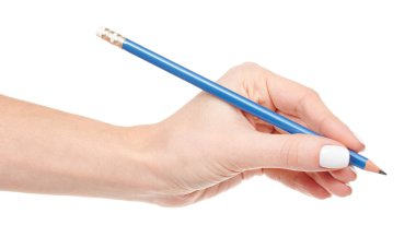 Mavi ofis kalemli el beyaza izole edilmiş.