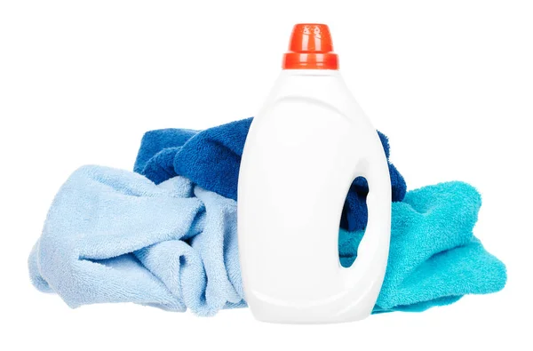 Wasmiddel Fles Met Katoenen Handdoeken Geïsoleerd Wit — Stockfoto
