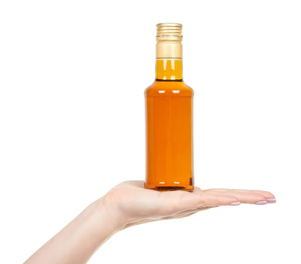 Ręka Polewą Syrop Szklanej Butelce Izolowany Biało — Zdjęcie stockowe