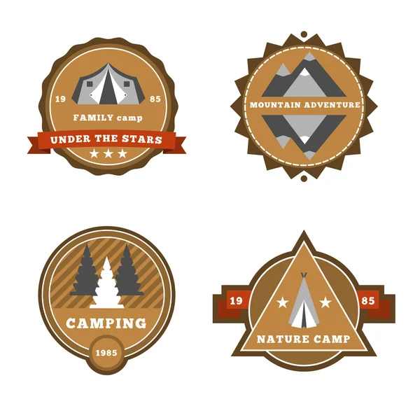 Set de camping și în aer liber autocolante logo-ul insigne etichete — Vector de stoc