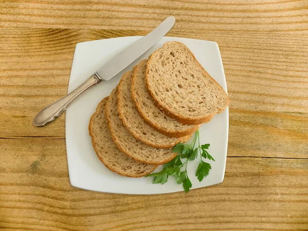 Pan con cuchillo — Foto de Stock