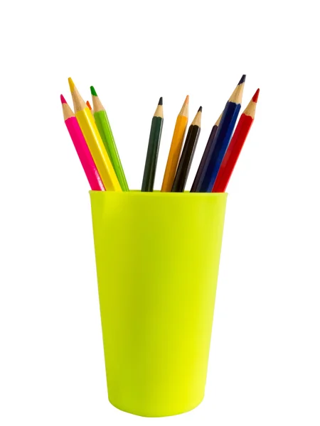 Bir plastik bardak renkli kalemler — Stok fotoğraf