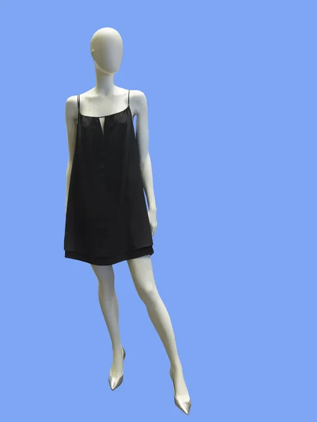 Женский манекен в черном платье — стоковое фото