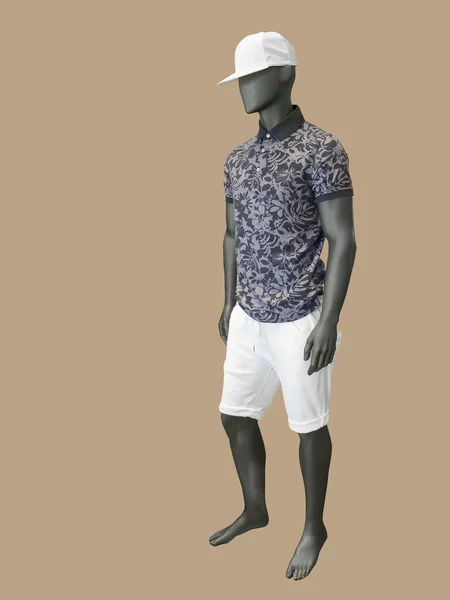 Mužské figurína oblečená v košili a krátké kalhoty — Stock fotografie