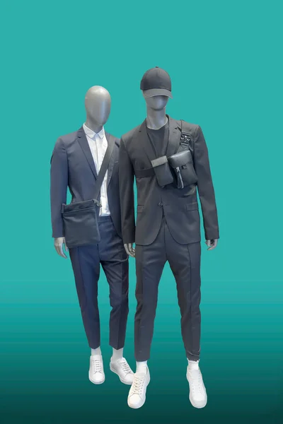 Dois Manequins Masculinos Completos Vestidos Com Roupas Casuais Isolados Fundo — Fotografia de Stock