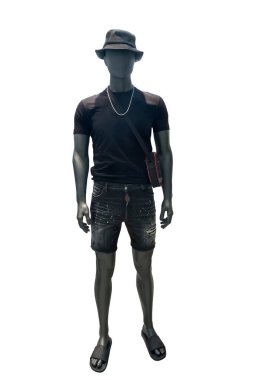 Beyaz arka planda izole edilmiş günlük giysiler giyen bir erkek vitrin mankeni..