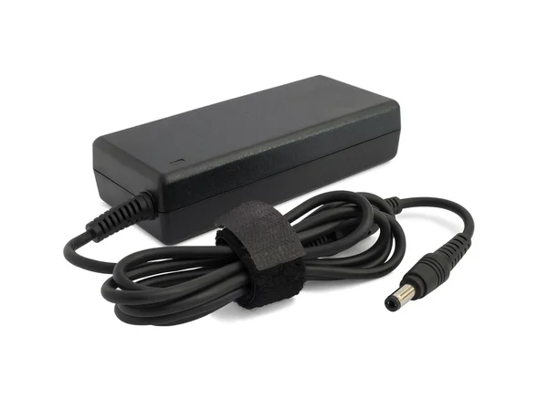 laptop ac adaptörü üzerinde beyaz izole