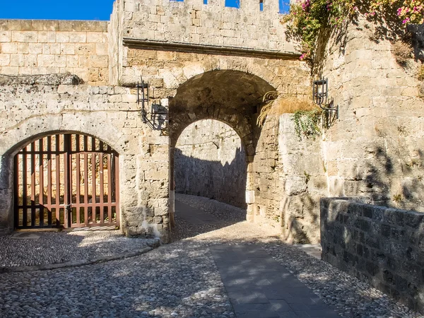 Medeltida defensiva porten — Stockfoto