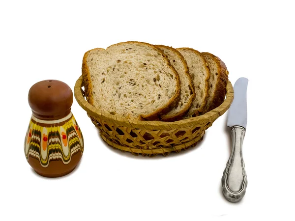 Brotscheiben im Korb — Stockfoto