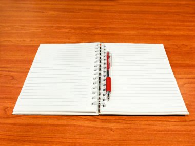 defter ve kırmızı kalem