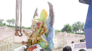 Ganesh Chaturthi Festivali 'nde Renkli Fillere Tapma