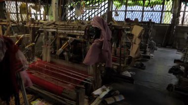 Hint El Dokuma Dokumacılarının Sanatkarlığını Keşfediyor