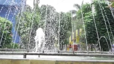 Serene Splash - Şehir Vahasının Su Harikalarını Solumak