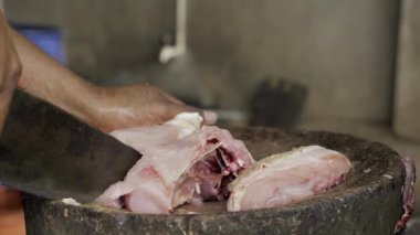 Ustaca Tavukların Kemiklerinden Çıkarılıyor - Adım adım Görsel Yolculuk